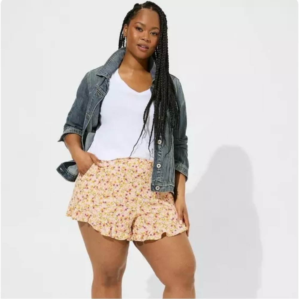 Torrid Sunshine Ditsy Floral 5 Inch Pull On Washable Gauze Ruffle Shorts 1X